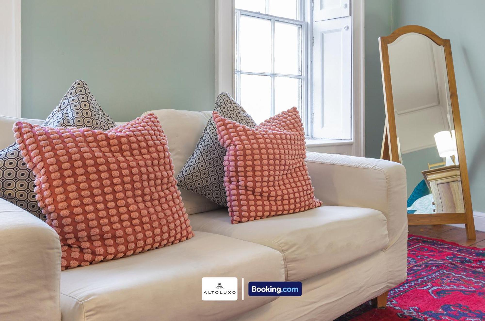 Spacestation Four 4 Bedroom Serviced By Altoluxoexperience Short Lets & Serviced With Free Wifi Bristol