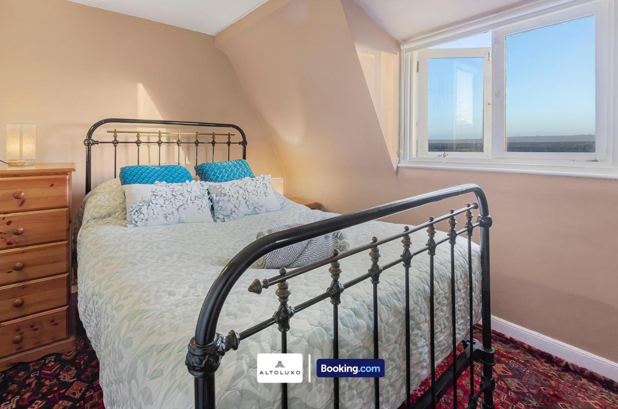 Spacestation Four 4 Bedroom Serviced By Altoluxoexperience Short Lets & Serviced With Free Wifi