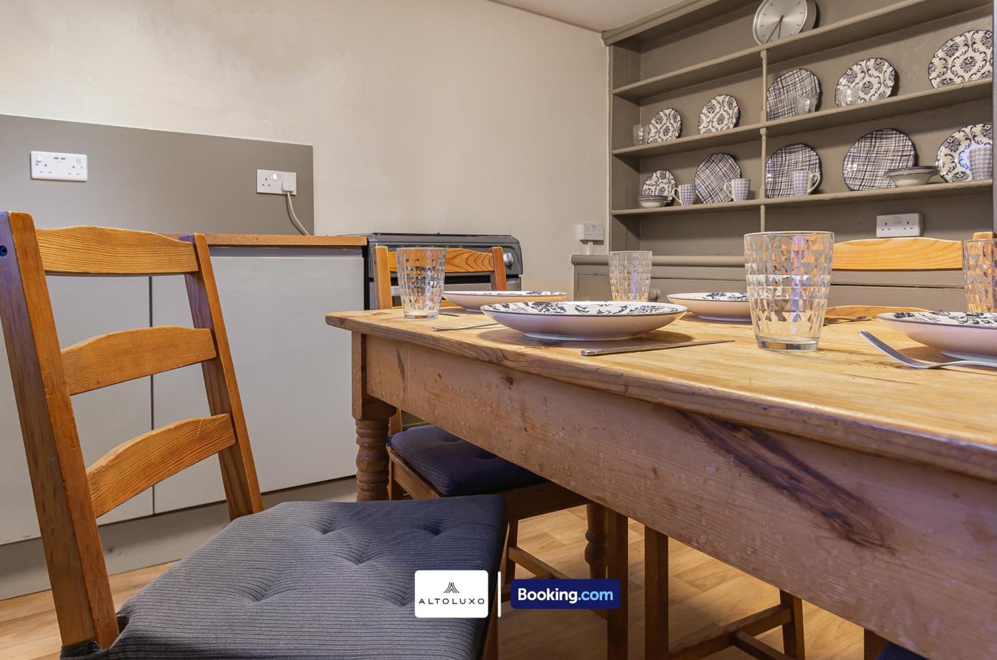 Spacestation Four 4 Bedroom Serviced By Altoluxoexperience Short Lets & Serviced With Free Wifi * Bristol