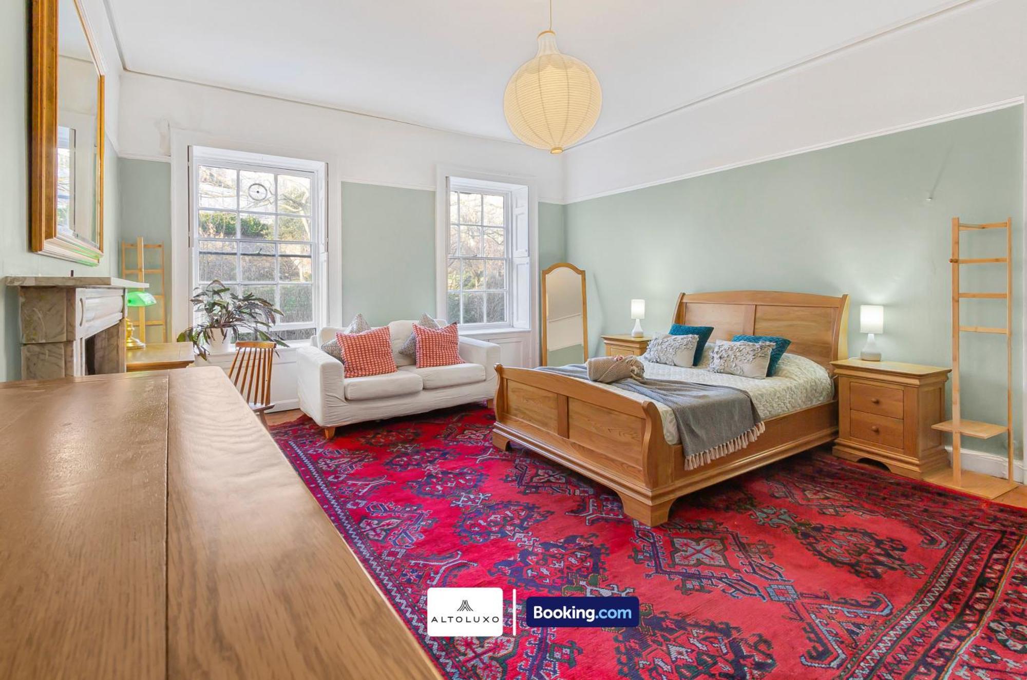 Spacestation Four 4 Bedroom Serviced By Altoluxoexperience Short Lets & Serviced With Free Wifi