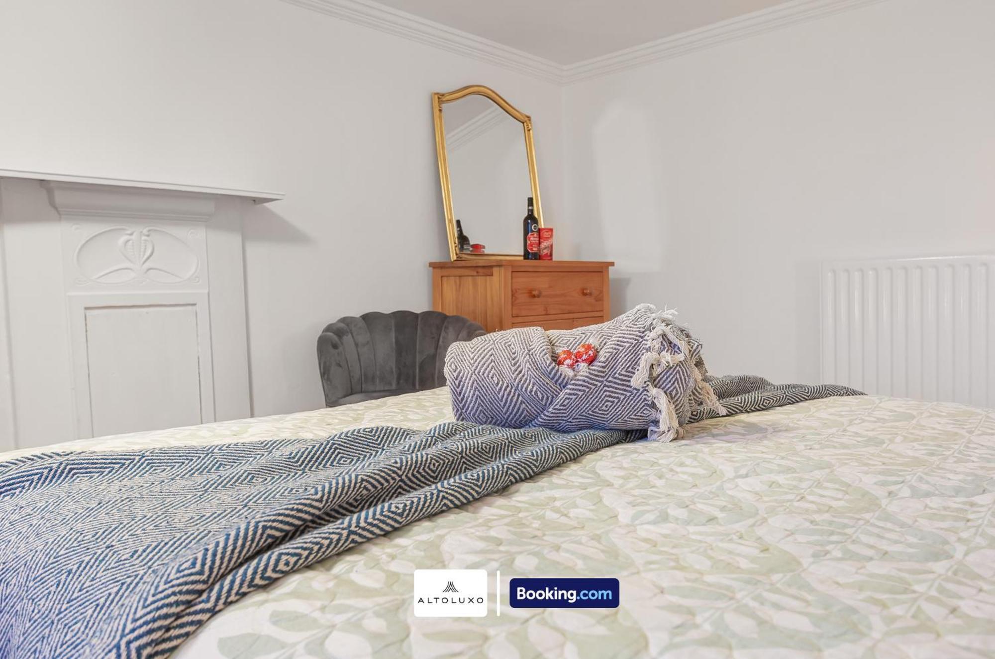 Spacestation Four 4 Bedroom Serviced By Altoluxoexperience Short Lets & Serviced With Free Wifi Bristol
