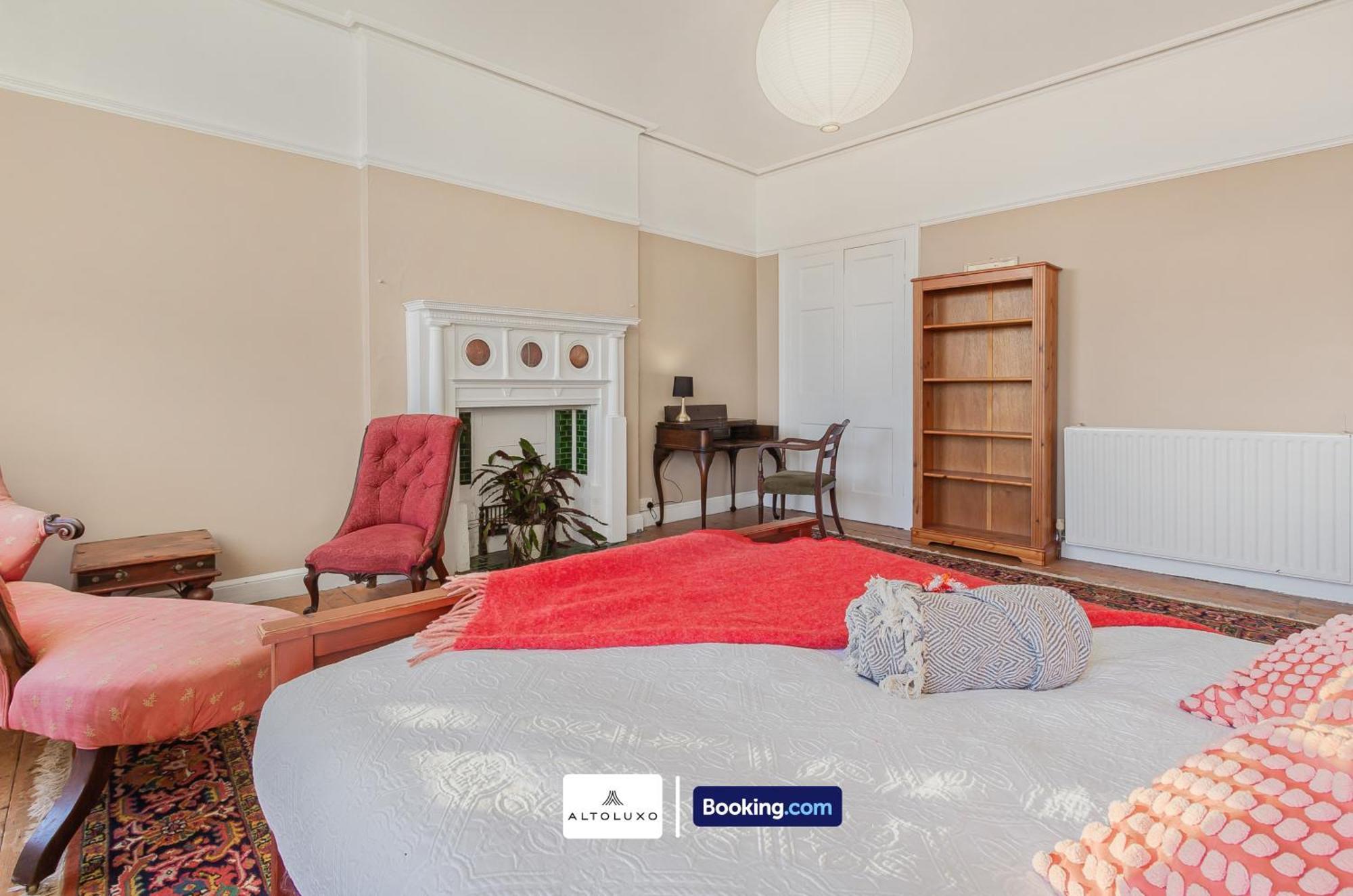 Spacestation Four 4 Bedroom Serviced By Altoluxoexperience Short Lets & Serviced With Free Wifi * Bristol